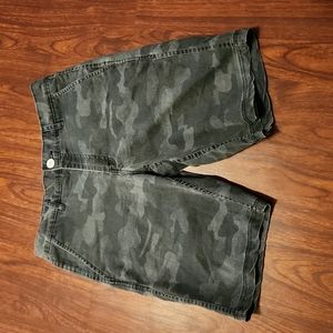Abercrombie & Fitch camo shorts size 30